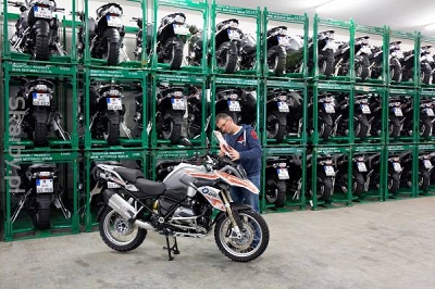 114 motocykli BMW R 1200 GS żegluje do Tajlandii 